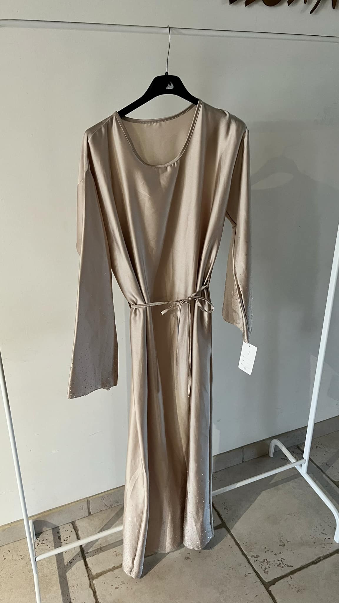 Abaya beige détails strass