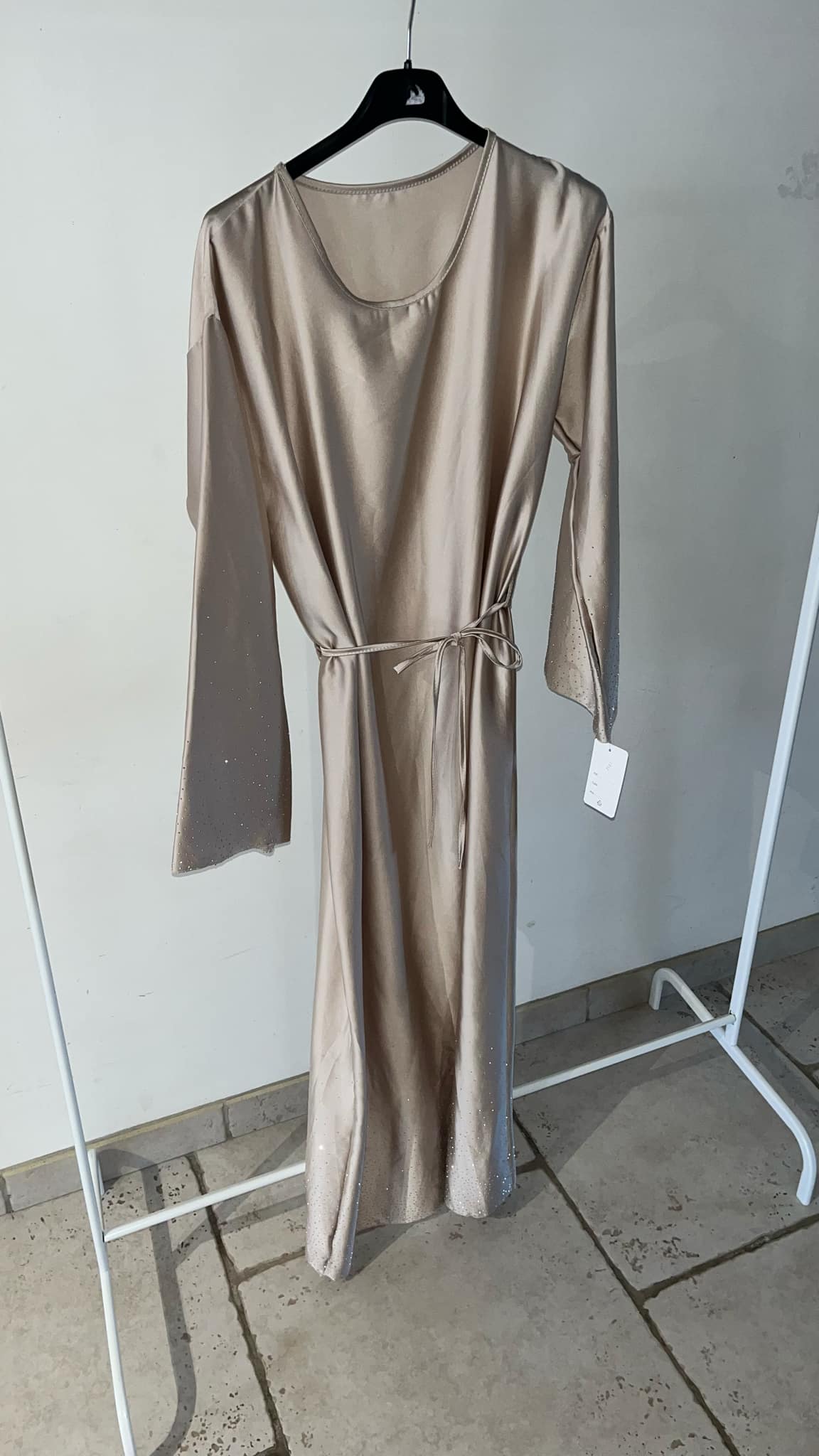 Abaya beige détails strass
